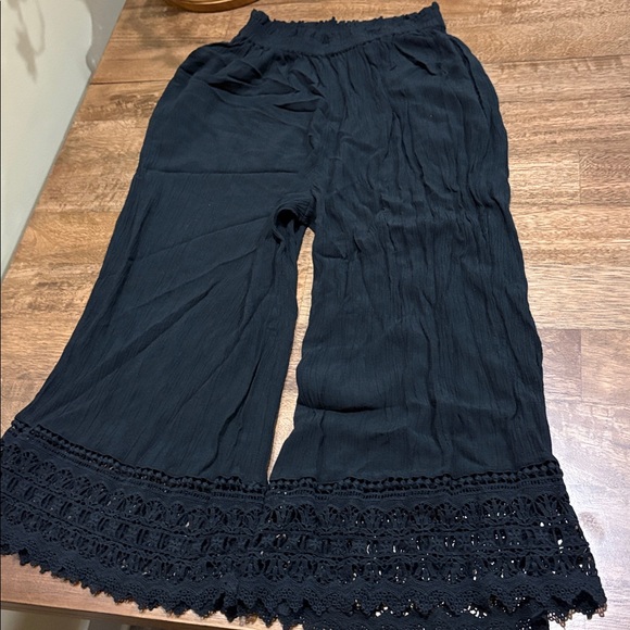 Natural Reflections Pants - Gauzy Pants - Medium. Black. Lace trim at bottom. American Eagle